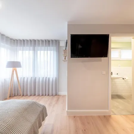 Ξενοδοχείο με διαμερίσματα The Woodmans Airport Boardinghouse 3*