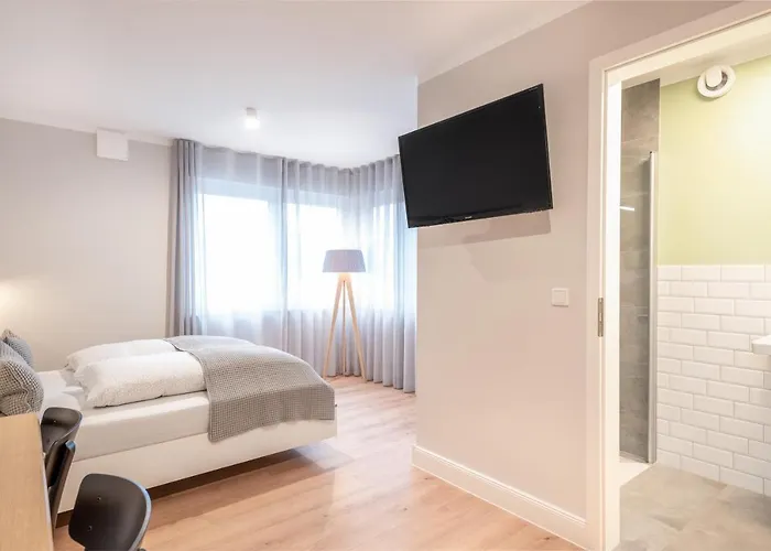 The Woodmans Airport Boardinghouse