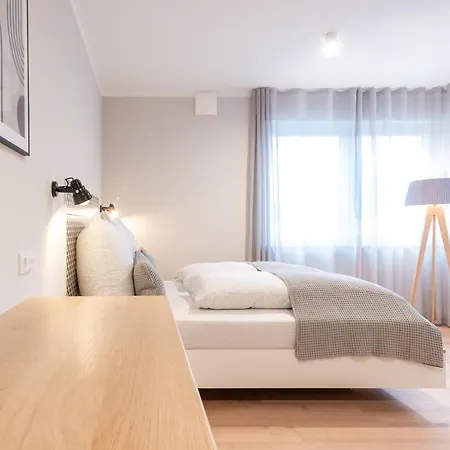 The Woodmans Airport Boardinghouse Apartahotel