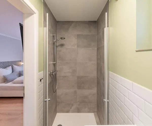 The Woodmans Airport Boardinghouse Apartahotel 3*